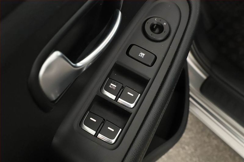 Kia Carens (2018) 1.7 CRDi, 7 míst, Navi - fotka 12 z 17