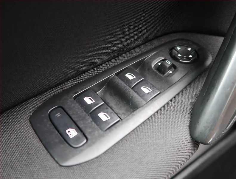 Peugeot 308 (2019) 1.2 PureTech, Serv.kniha - fotka 13 z 13