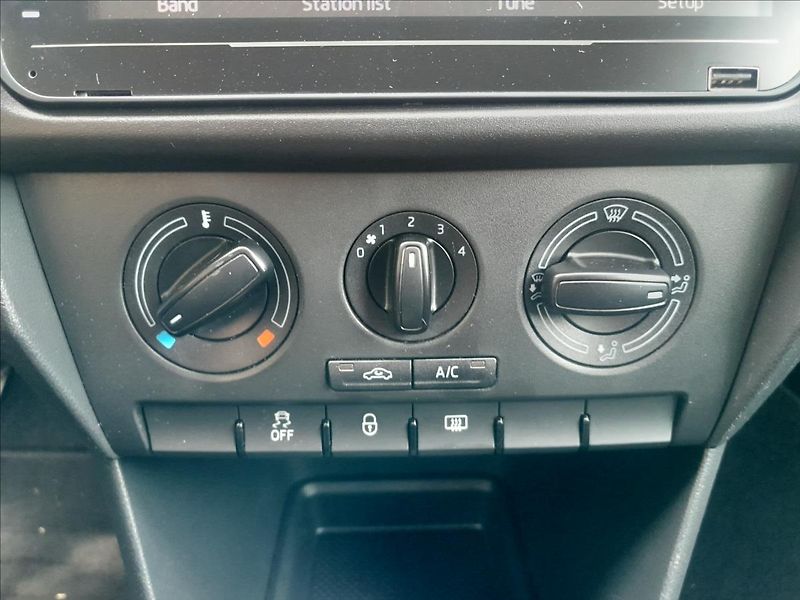 Škoda Rapid 1.2TSI 77kW  NOVÝ MOTOR - fotka 35 z 47