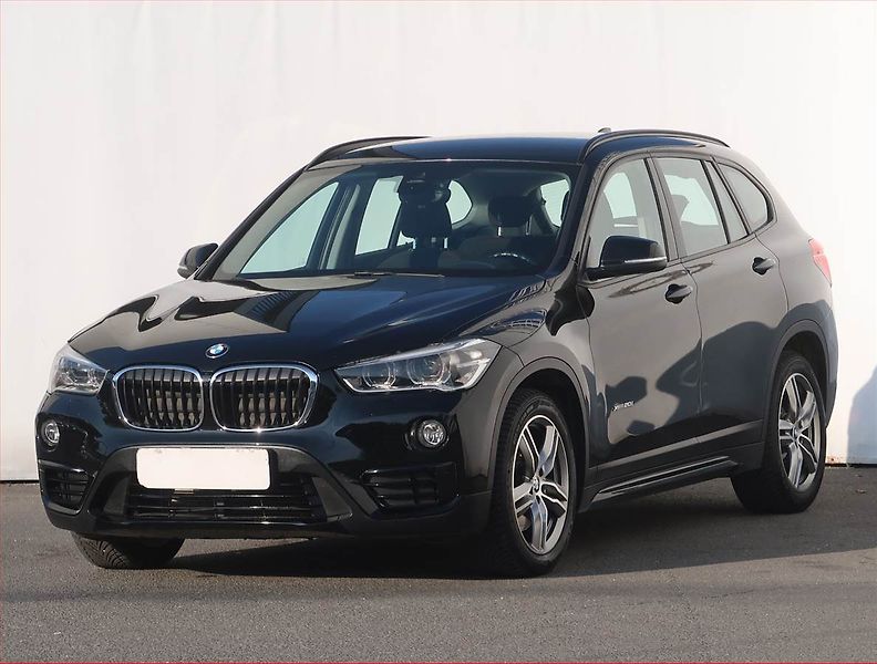 BMW X1 (2015) xDrive20i, 4X4, Automat - fotka 2 z 21