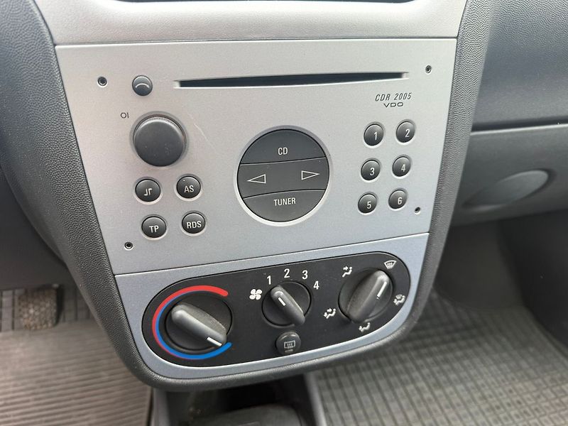 Opel Corsa (2002) - fotka 17 z 24
