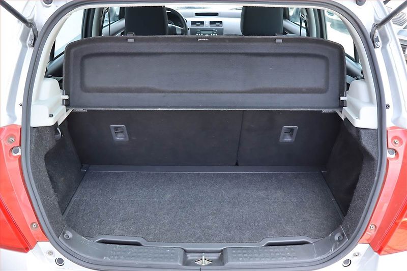 Suzuki Swift (2007) 1.3, Automat, Serv.kniha - fotka 14 z 19
