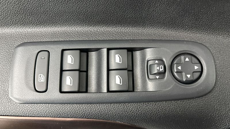 Peugeot Rifter 50 kWh AUT GT Long - fotka 20 z 25