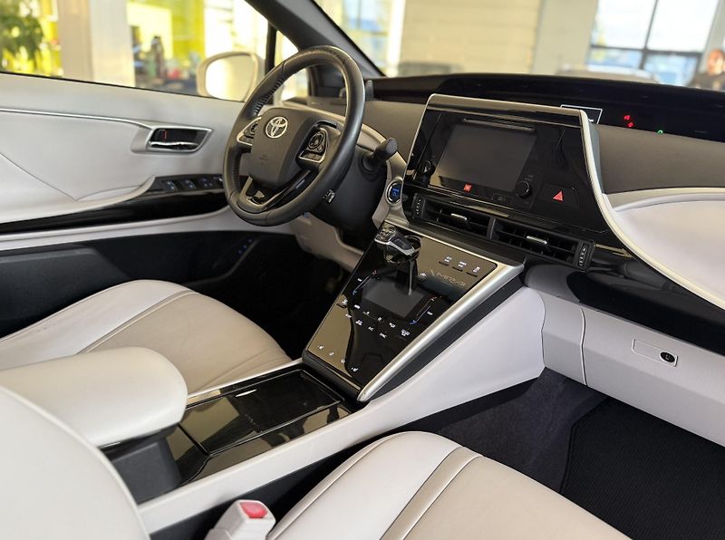 Toyota Mirai (2017) - fotka 19 z 23