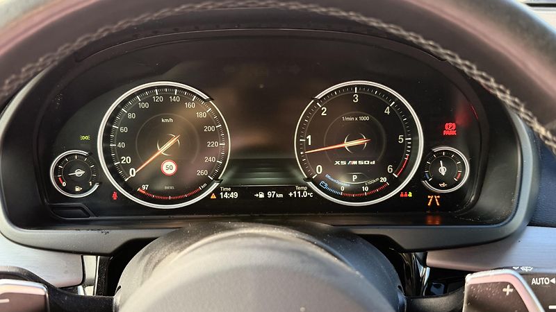 BMW X5 (2017) M50d,7míst,pano,TV,head - fotka 8 z 11
