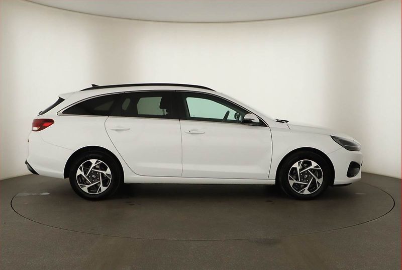 Hyundai i30 (2025) 1.0 T-GDI, Style, FullLed - fotka 6 z 15