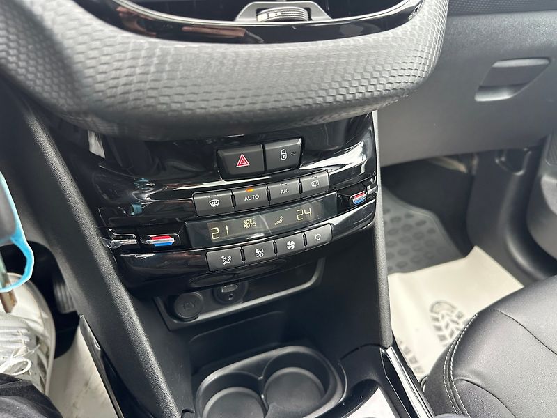 Peugeot 2008 (2017) 1.6Hdi 88kw Allure - fotka 21 z 24