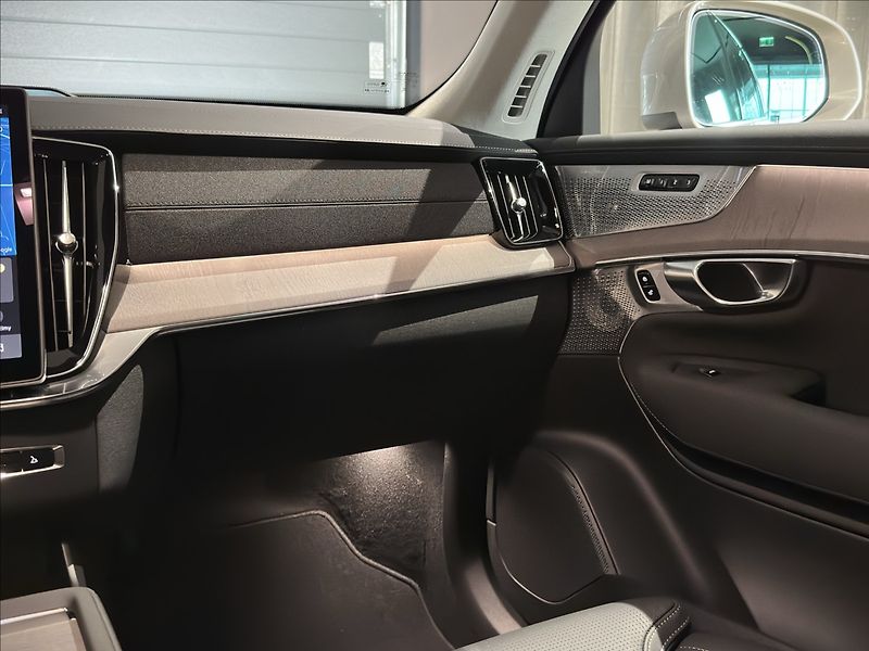 Volvo XC90 (2026) 2,0 T8  Plus Bright - fotka 19 z 25