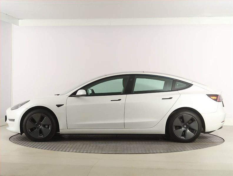 Tesla Model 3 (2021) Long Range 4WD 79kWh, SoH 81% - fotka 3 z 33