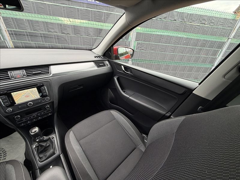 Škoda Rapid 1.6 TDI Spaceback Ambition - fotka 10 z 21
