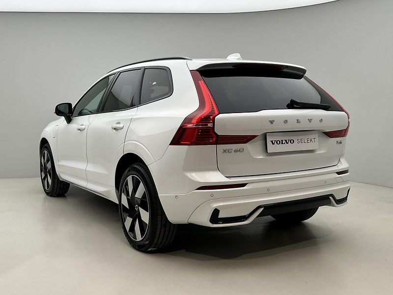 Volvo XC60 T6 AWD RECHARGE PLUS REZERVACE - fotka 11 z 46