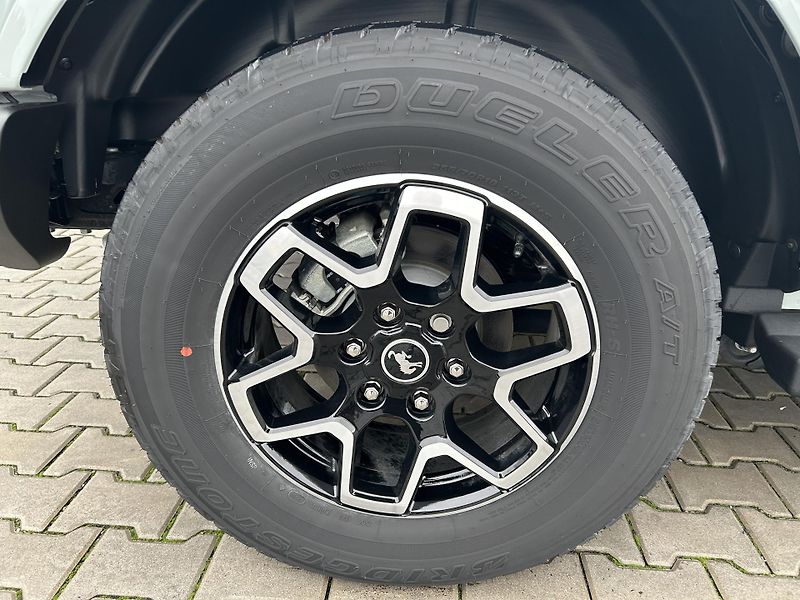 Ford Bronco 2.7 EcoBoost 246kW OUTER BANKS - fotka 6 z 33