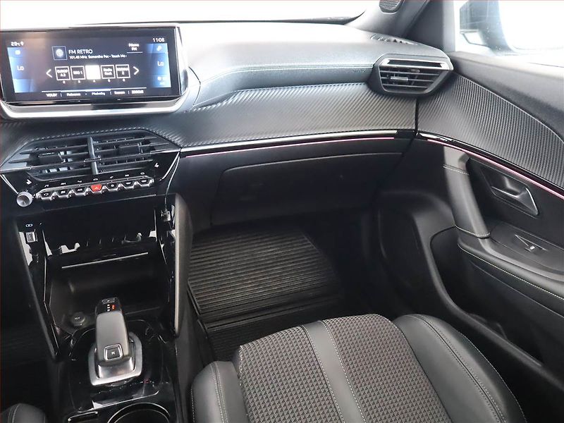 Peugeot 2008 (2021) GT 1.5 BlueHDi, Automat - fotka 8 z 24