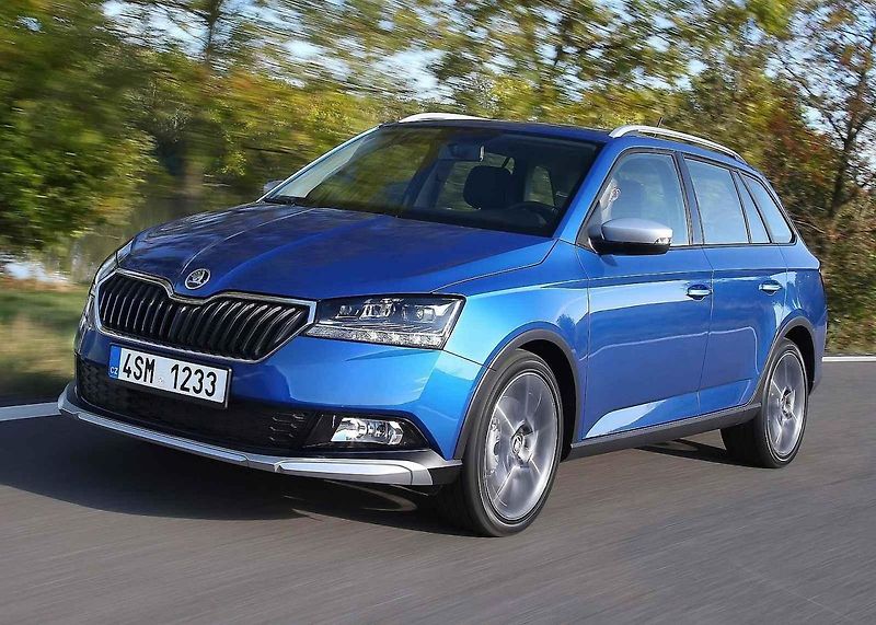 Škoda Kamiq má ližiny už v základní výbavě Ambition. K autu je dostanete tedy vždy.