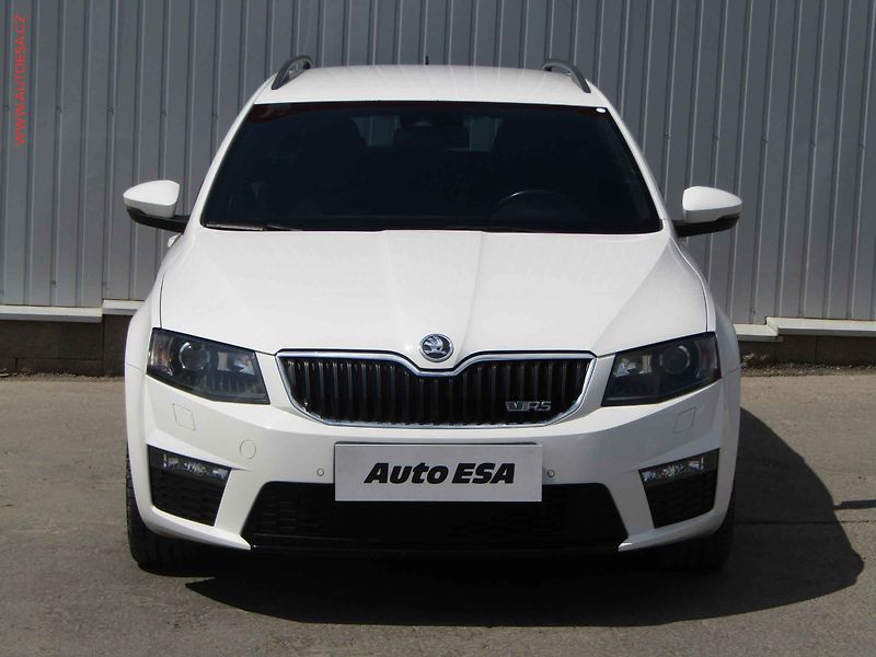 Škoda Octavia (2013) 2.0TDi, RS, DSG, navi, bixen - fotka 2 z 21