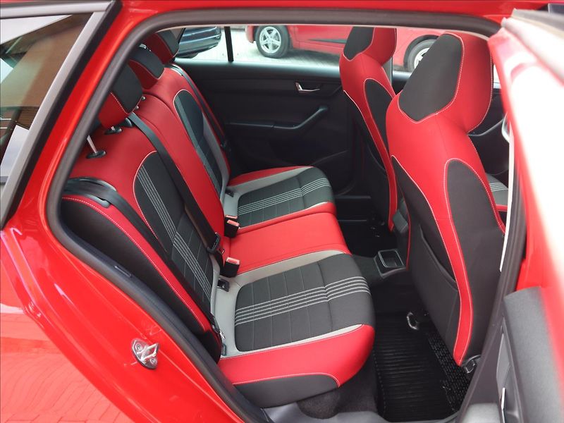 Škoda Fabia 1,2 TSI 81kW Monte Carlo DSG - fotka 32 z 37