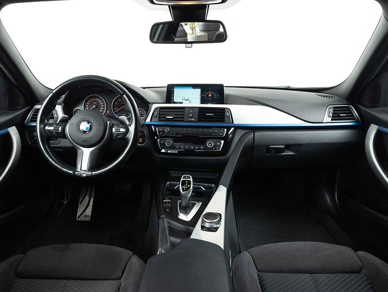 BMW Řada 3 320d xDrive Limousine - fotka 12 z 20
