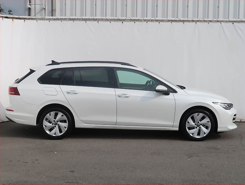 Volkswagen Golf (2025) 1.5 TSI, Full Led,Kamera - fotka 6 z 23