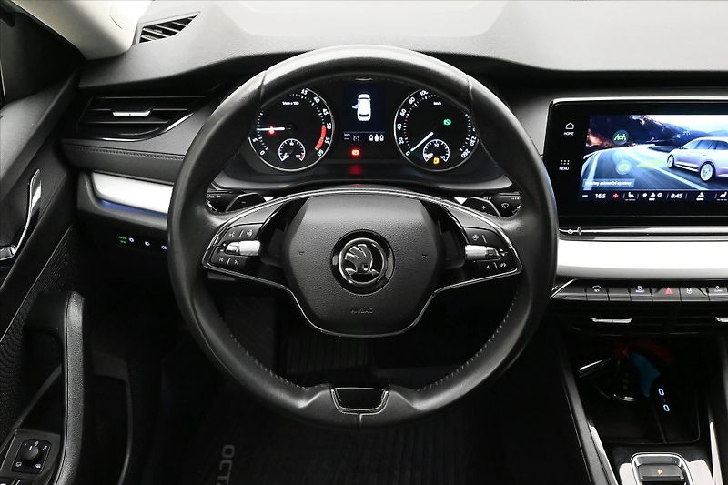 Škoda Octavia 2,0 TDI 110 kW DSG Clever Záru - fotka 18 z 30