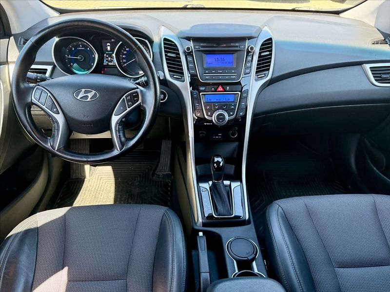 Hyundai i30 1,6 CRDI AUTOMAT PREMIUM - fotka 7 z 12