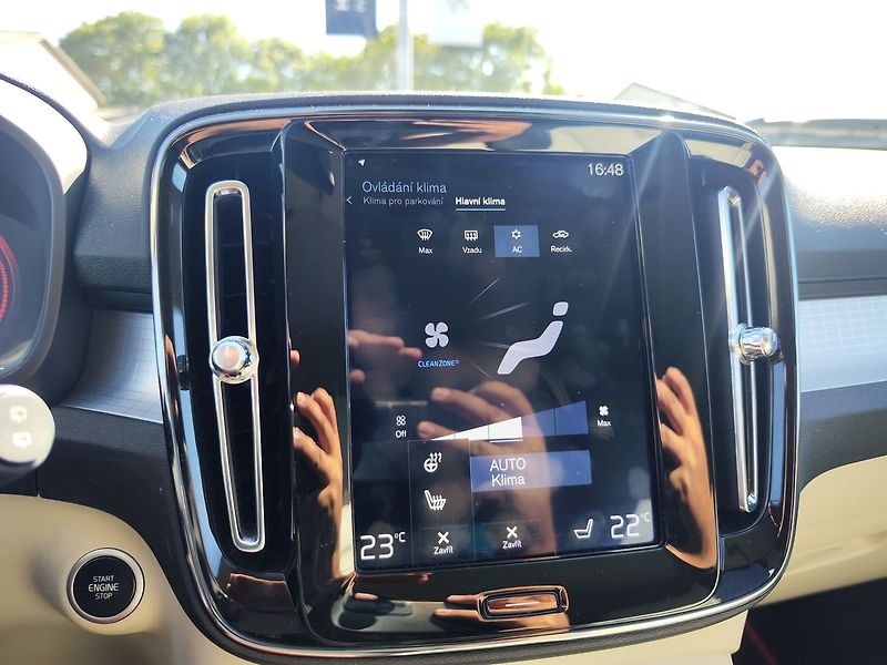 Volvo XC40 D3 2.0D Momentum Pro AT - fotka 21 z 38