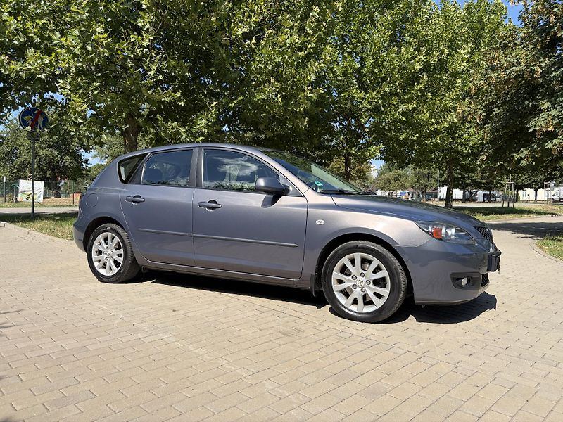 Mazda 3 2.0 Sport Active - fotka 13 z 31