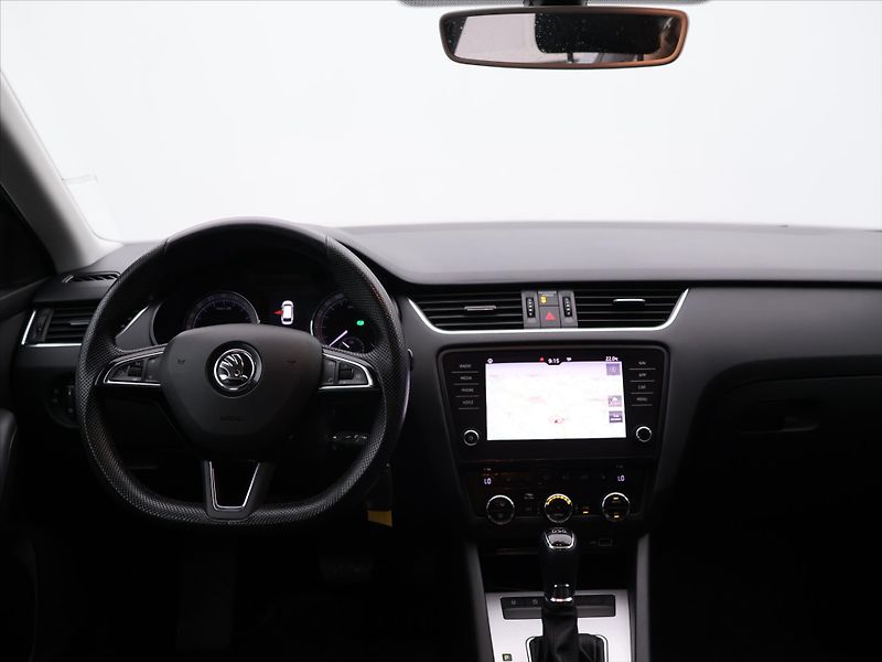 Škoda Octavia 1.6 TDI 85kW DSG Navi Tažné - fotka 20 z 27
