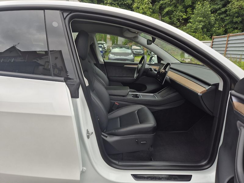 Tesla Model Y LONG RANGE DUAL MOTOR TZ 91 % - fotka 16 z 50