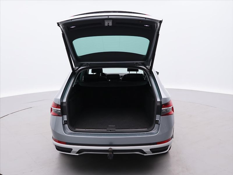 Škoda Superb 2,0 TSI 206kW Scout 4x4 DSG - fotka 9 z 35