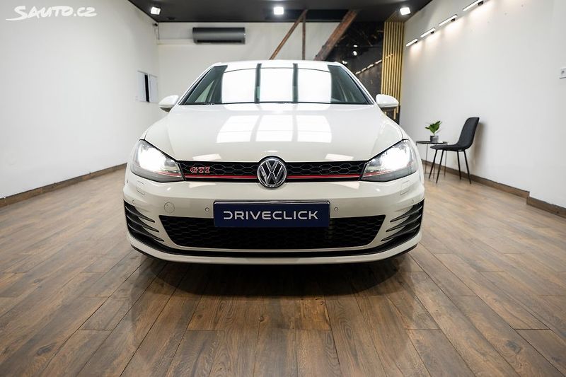 Volkswagen Golf GTI Performance 2.0 169 kW - fotka 2 z 31