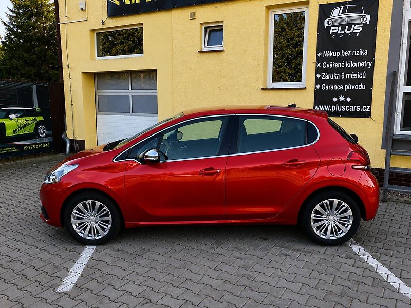 Peugeot 208 1,2I (81Kw)*MÁLO NAJETO* - fotka 6 z 15