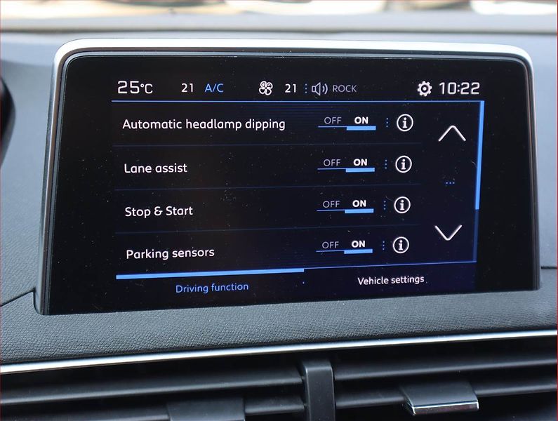 Peugeot 3008 (2018) 1.6 BlueHDi, Automat - fotka 18 z 20