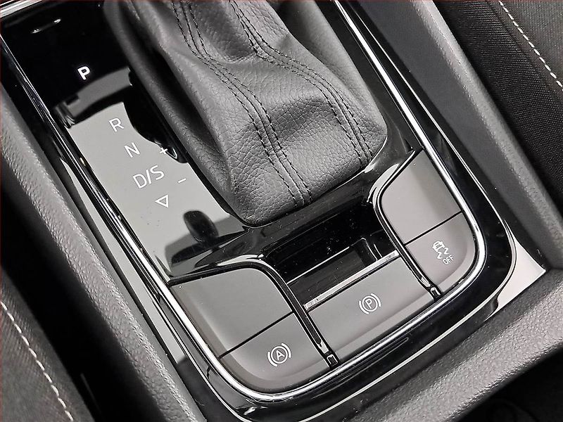 Škoda Karoq (2023) 1.5 TSI - fotka 18 z 22