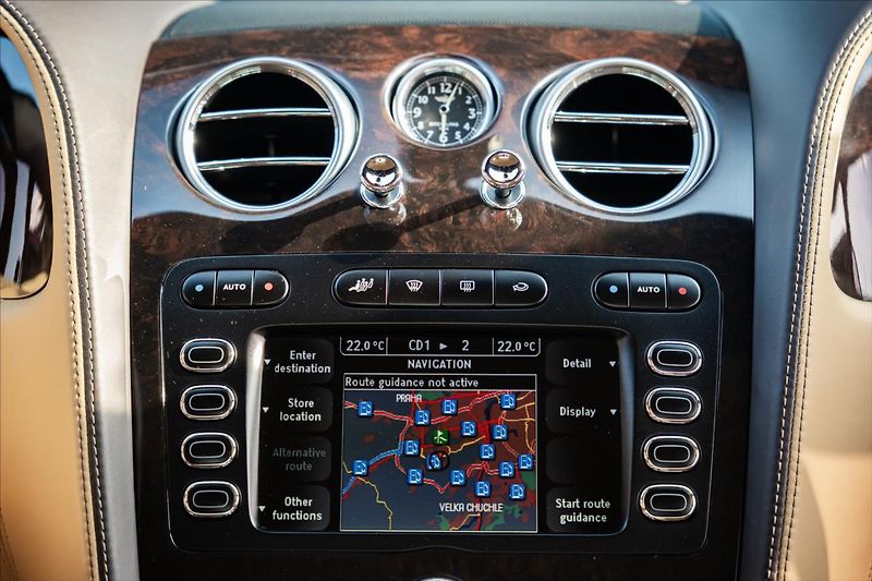 Bentley Continental GTC 6,0 W12 Mulliner 1.ČR DPH - fotka 23 z 32