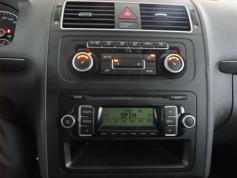 Volkswagen Touran (2011) 2.0 TDI, Automat, Tempomat - fotka 12 z 15