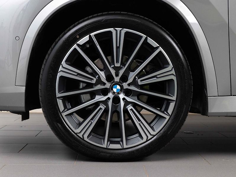 BMW iX1 eDrive20 - fotka 4 z 6