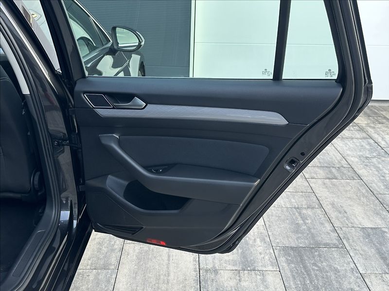 Volkswagen Passat 1,5 TSI 150PS  Business DSG - fotka 21 z 53