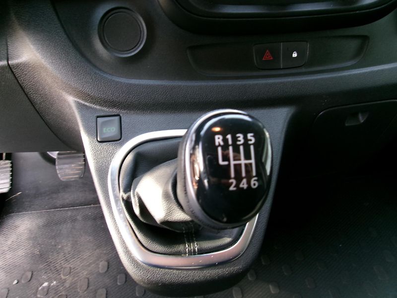 Renault Trafic 2.0 dCi 6míst REZERVACE - fotka 14 z 16
