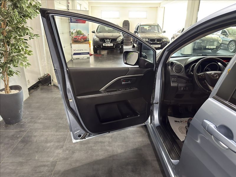 Mazda 5 2,0   iTX PLUS SPORT 1.MAJITEL - fotka 6 z 32