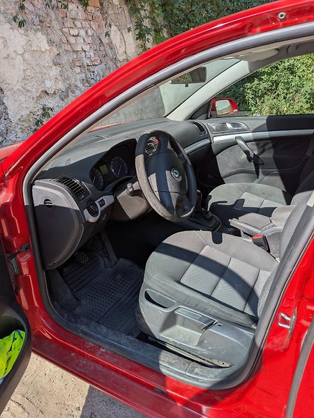 Škoda Octavia (2008) Škoda Octavia, 1.6 MPI - havar - fotka 7 z 13