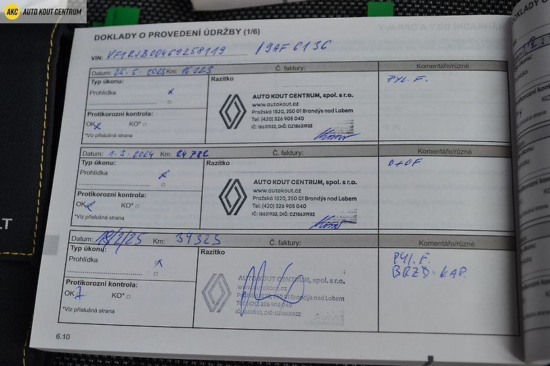 Renault Captur Intens E-TECH HYBRID 145 - fotka 42 z 45