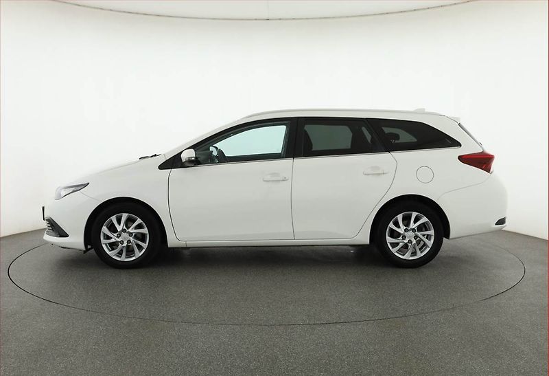 Toyota Auris (2015) 1.6 Valvematic, ČR,1.maj - fotka 3 z 18