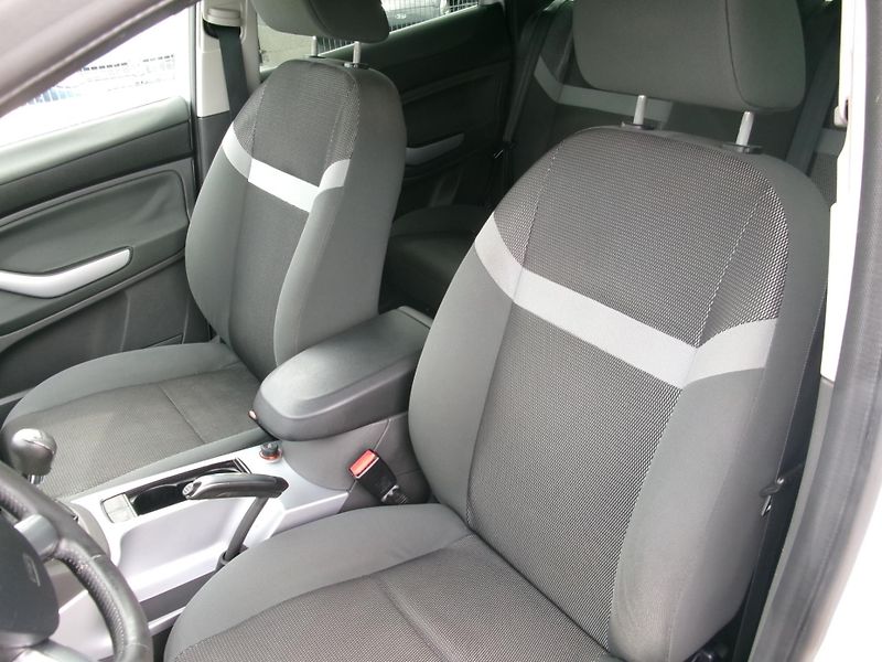 Ford Kuga 2,0TDCi NAVI AC 4x4 - fotka 10 z 27