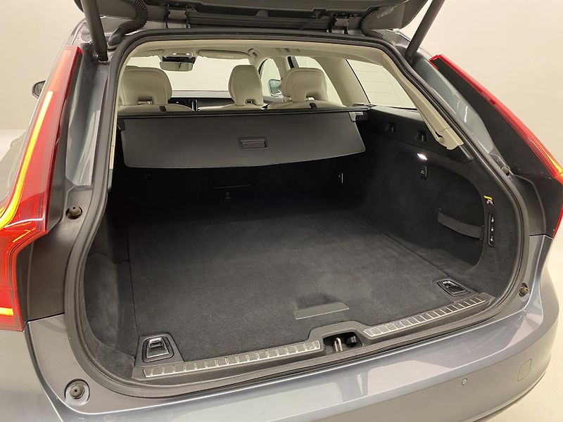 Volvo V90 D4 MOMENTUM AUT - fotka 5 z 48