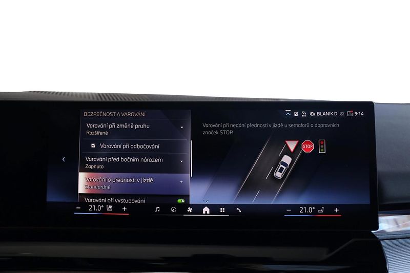 BMW Řada 5 550e xDrive Touring - fotka 17 z 33