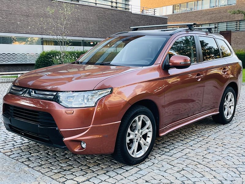 Mitsubishi Outlander 2.2D 4x4 7MÍST KAMERA SERVISKA - fotka 5 z 47
