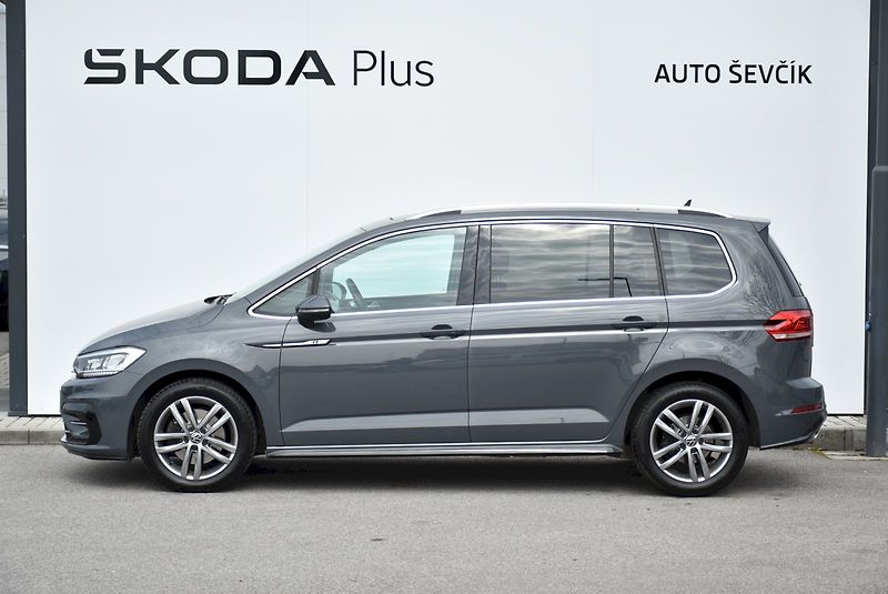 Volkswagen Touran (2021) R-Line 2,0 TDI 110kW 7DSG - fotka 3 z 35