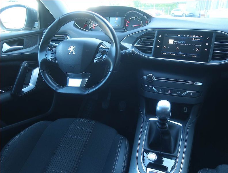 Peugeot 308 (2020) Allure 1.5 BlueHDi, Serv.kniha - fotka 7 z 13