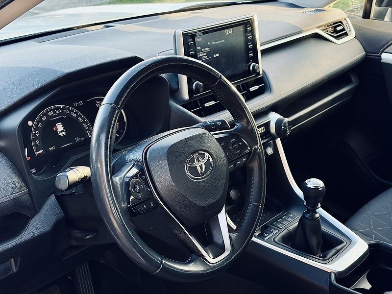 Toyota RAV4 2,0 AWD Comfort - fotka 15 z 27