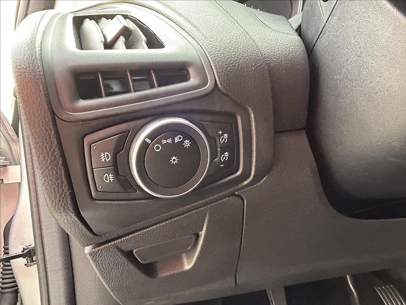 Ford Focus 1,5 TDCi 88kW,Xenon,Navi,Výhře - fotka 5 z 38